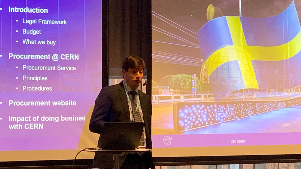 49 deltagare kom från Big science-anläggningar. Här ses Jerome Pierlot, Head of Procurement for Accelerators &amp; Technology Section på CERN berätta om deras sätt att arbeta med upphandlingar.